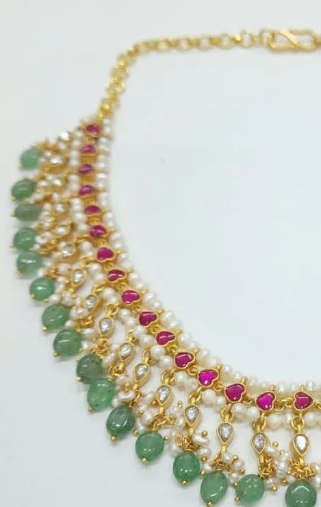 Āpekśa choker